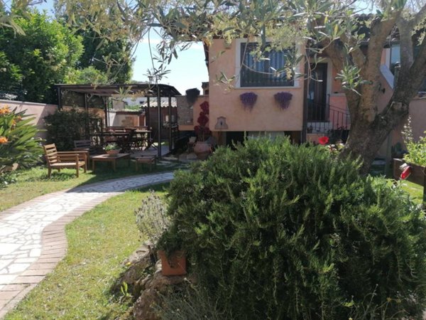casa indipendente in vendita a Roma in zona Infernetto