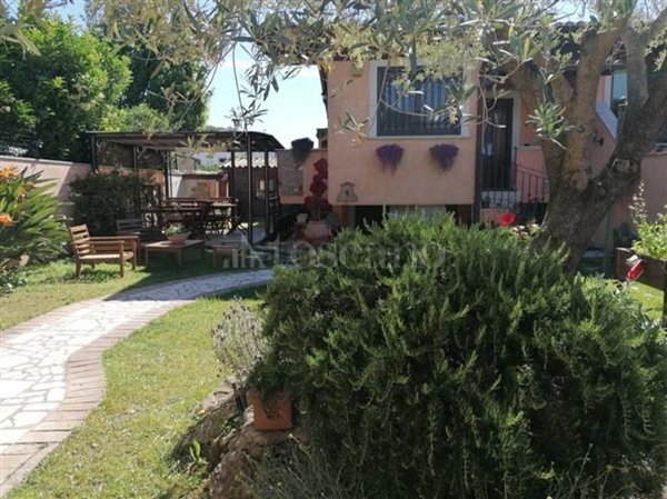 casa indipendente in vendita a Roma in zona Infernetto