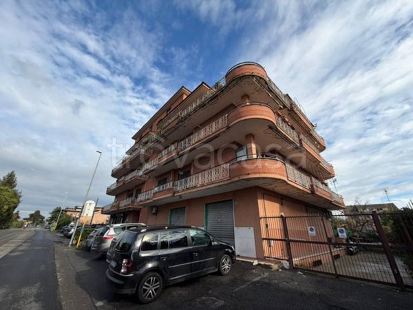 appartamento in vendita a Roma in zona Selva Candida
