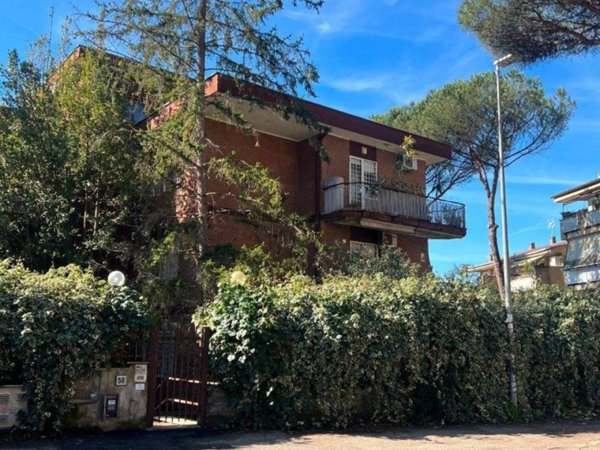 appartamento in vendita a Roma in zona Tomba di Nerone