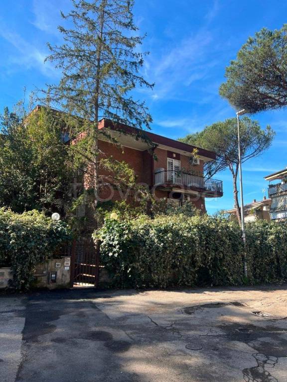 appartamento in vendita a Roma in zona Tomba di Nerone