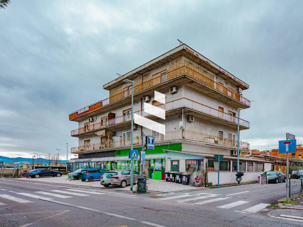 appartamento in vendita a Roma in zona Lunghezza
