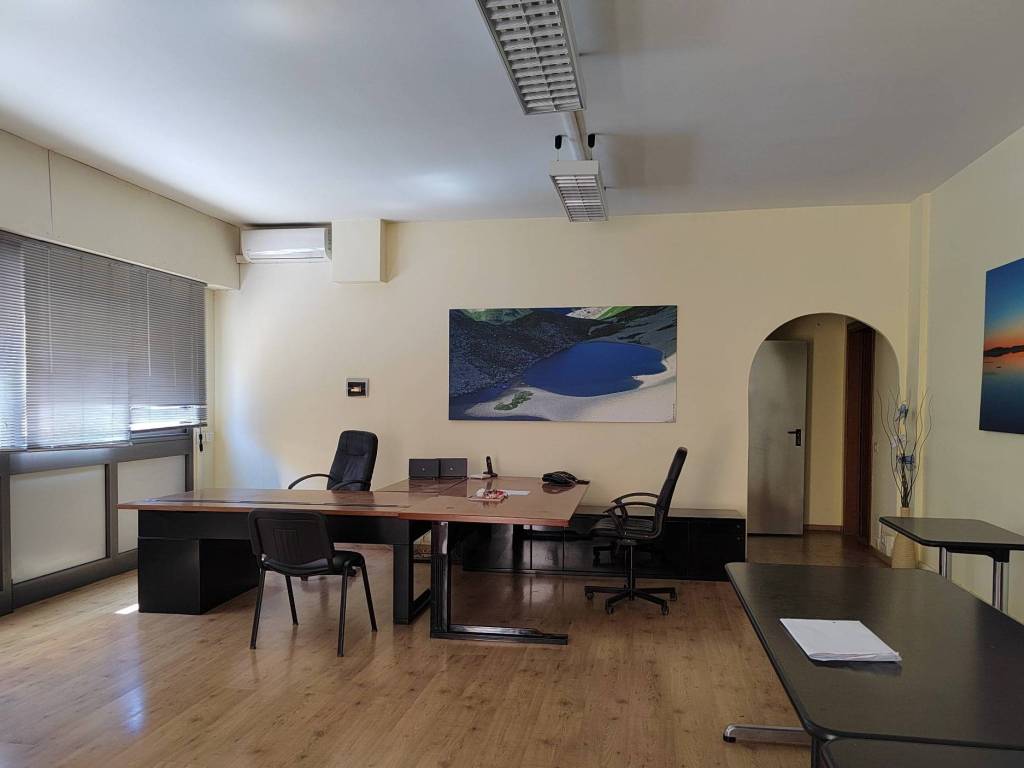 negozio in vendita a Roma in zona Ponte Mammolo