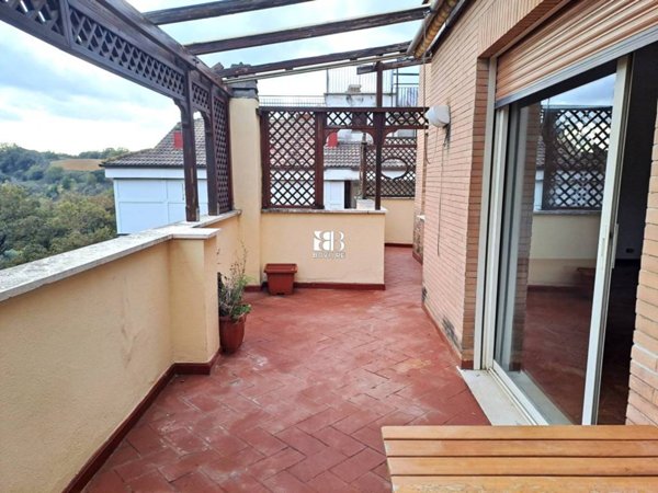 appartamento in vendita a Roma in zona Tomba di Nerone