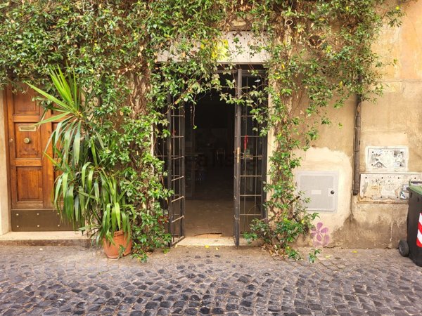 locale commerciale in vendita a Roma