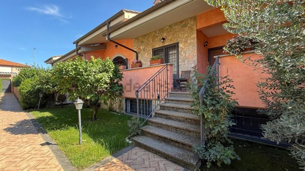 casa indipendente in vendita a Roma in zona Pantan Monastero