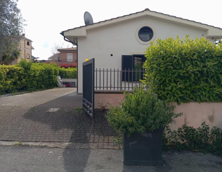 casa indipendente in vendita a Roma in zona Casal Morena