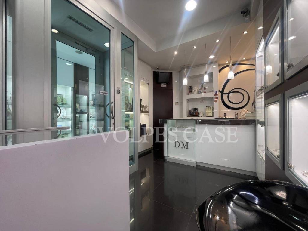 negozio in vendita a Roma in zona Ostiense