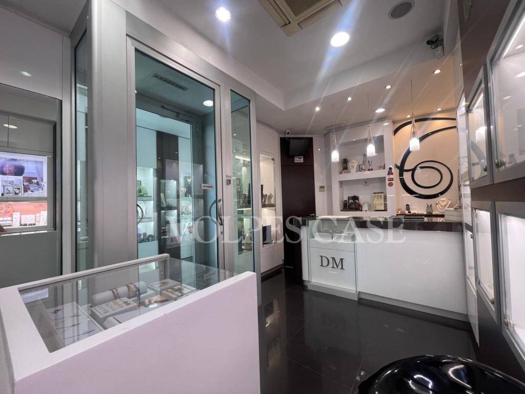 negozio in vendita a Roma in zona Ostiense