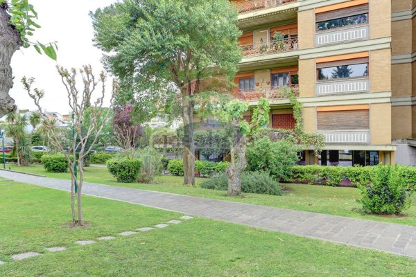 appartamento in vendita a Roma in zona Tomba di Nerone