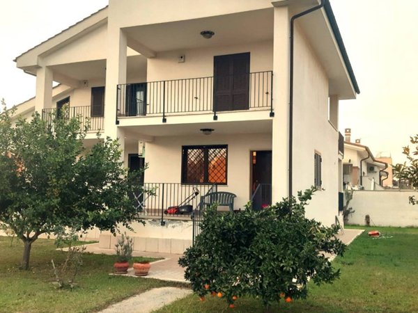casa indipendente in vendita a Roma in zona Acilia