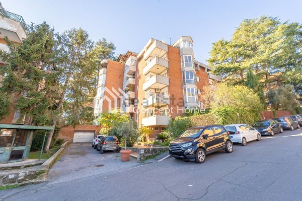 appartamento in vendita a Roma in zona Tomba di Nerone