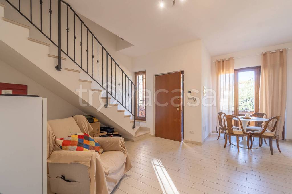 casa indipendente in vendita a Roma in zona Valle Santa
