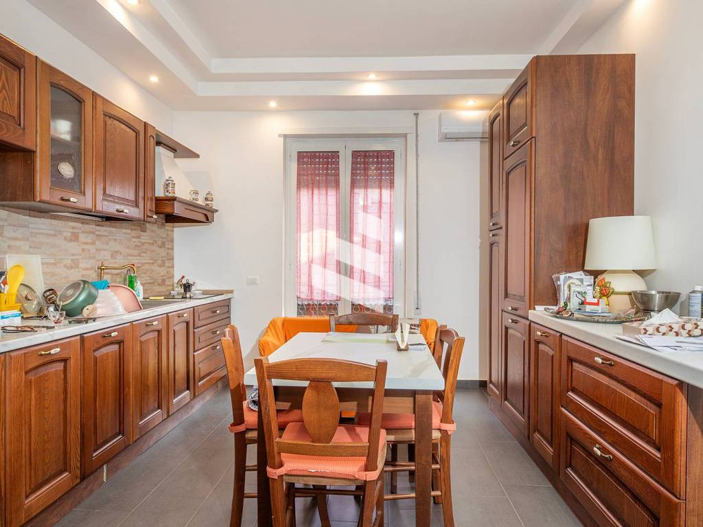 appartamento in vendita a Roma in zona Torre Angela