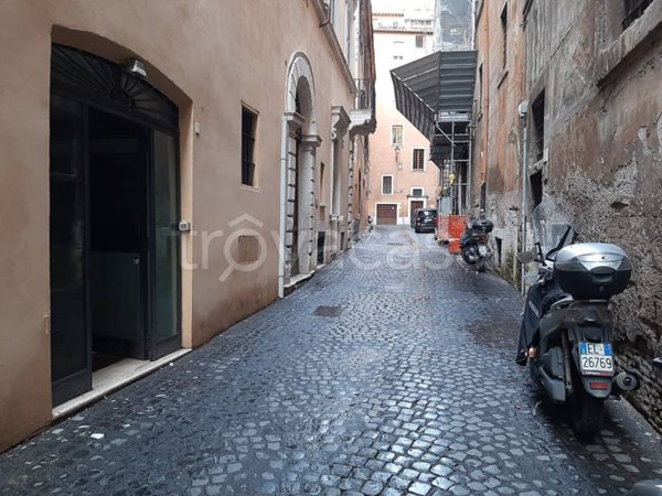 negozio in vendita a Roma in zona Trevi-Colonna