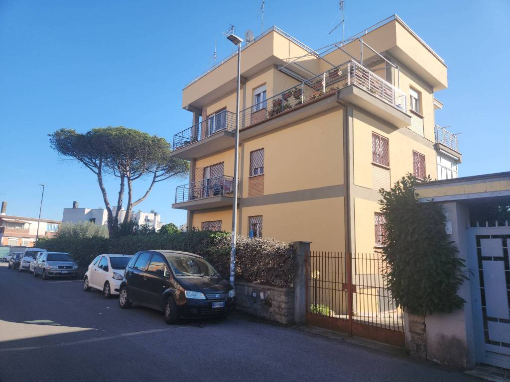 appartamento in vendita a Roma in zona Vitinia