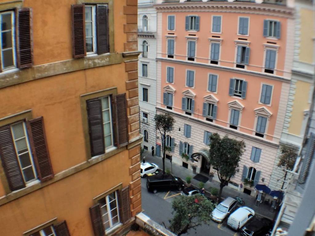 locale commerciale in vendita a Roma in zona Ludovisi/Sallustiano