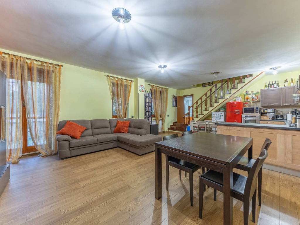 appartamento in vendita a Roma in zona Torre Angela