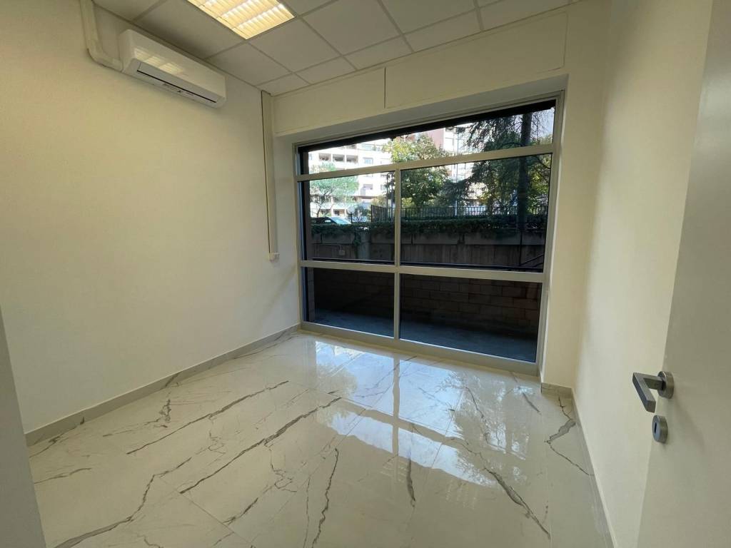 negozio in vendita a Roma in zona Giuliano Dalmata