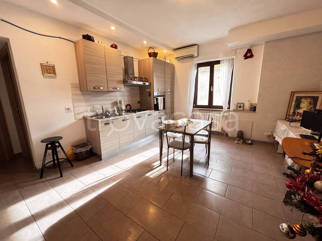 appartamento in vendita a Roma in zona Valle Muricana