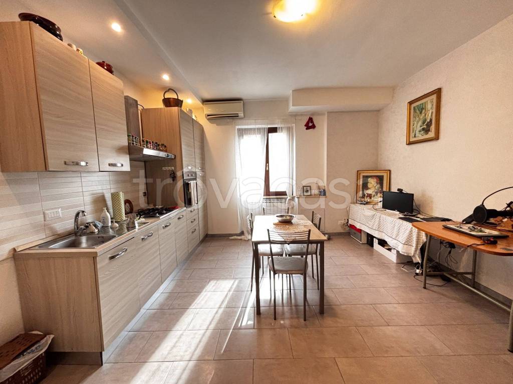 appartamento in vendita a Roma in zona Valle Muricana