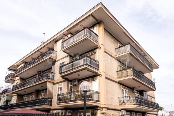 appartamento in vendita a Roma in zona Torre Maura
