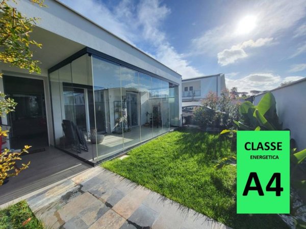 casa indipendente in vendita a Roma in zona Infernetto