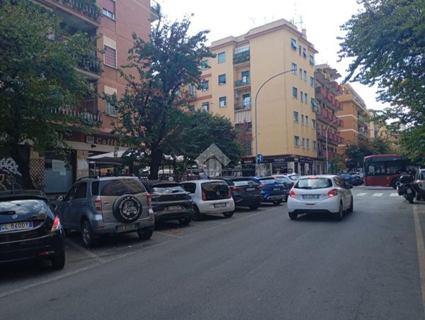 locale commerciale in vendita a Roma in zona Prenestino-Labicano