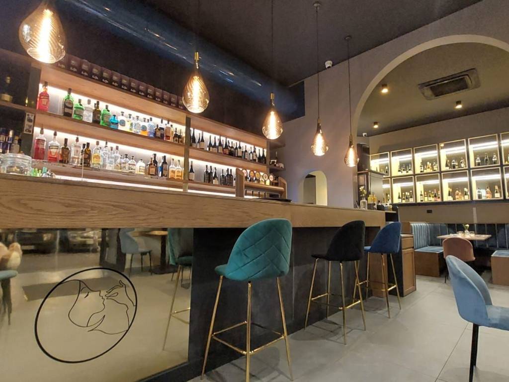 negozio in vendita a Roma in zona Appio Latino