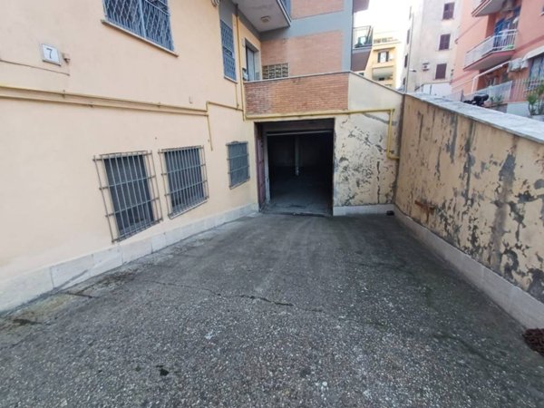 locale commerciale in vendita a Roma in zona Prenestino-Centocelle