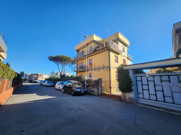 appartamento in vendita a Roma in zona Vitinia
