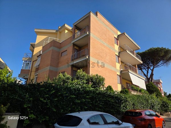 appartamento in vendita a Roma in zona Vitinia