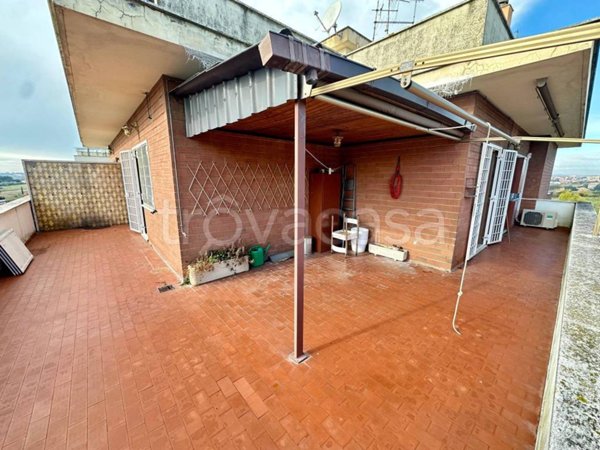 appartamento in vendita a Roma in zona Corviale