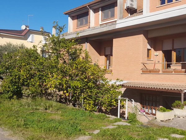 appartamento in vendita a Roma in zona Infernetto
