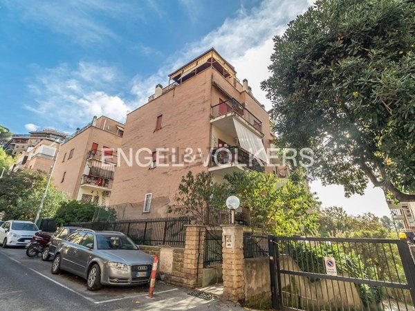 appartamento in vendita a Roma in zona Tomba di Nerone