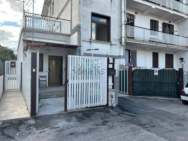 appartamento in vendita a Roma in zona Tor Bella Monaca