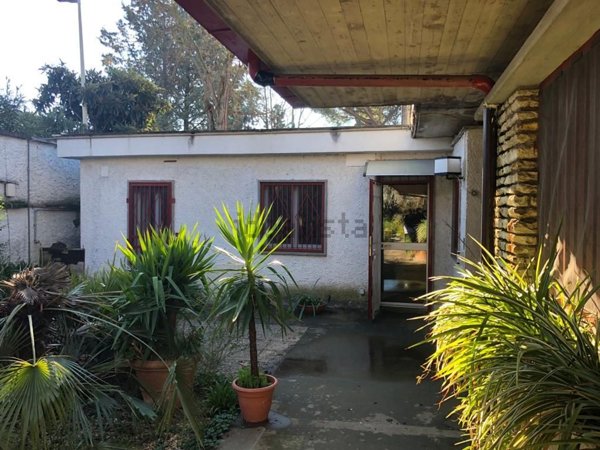 casa indipendente in vendita a Roma in zona Cinquina