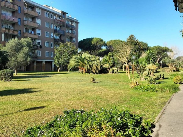 appartamento in vendita a Roma in zona Ostia