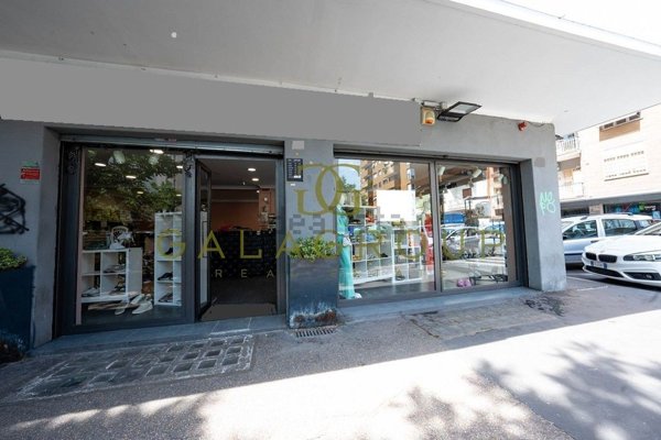locale commerciale in vendita a Roma in zona Don Bosco