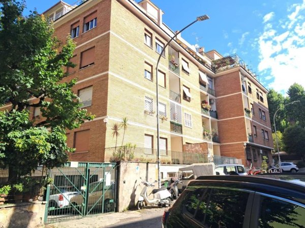 appartamento in vendita a Roma in zona Ostiense