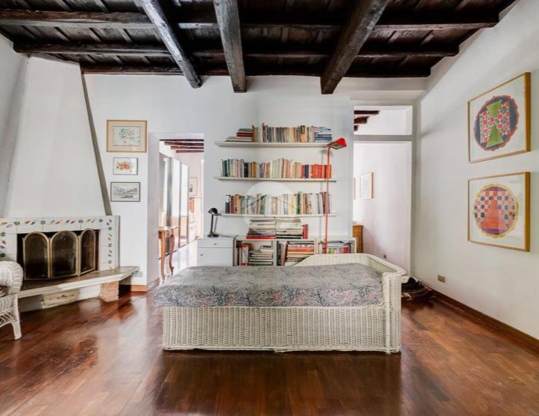 appartamento in vendita a Roma in zona Rione Monti/Campitelli