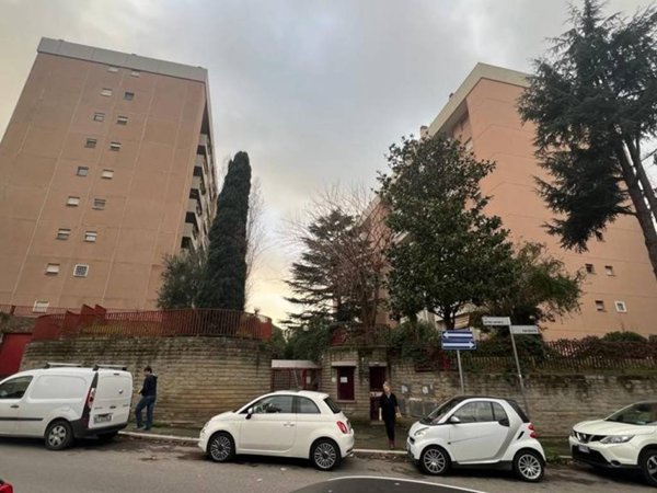 appartamento in vendita a Roma in zona Ardeatino