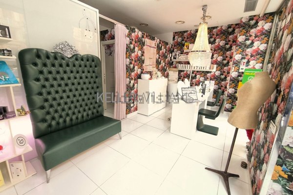 negozio in vendita a Roma in zona Appio Latino