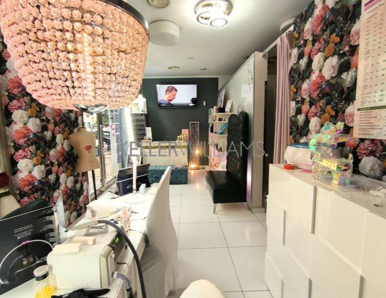 negozio in vendita a Roma in zona Appio Latino