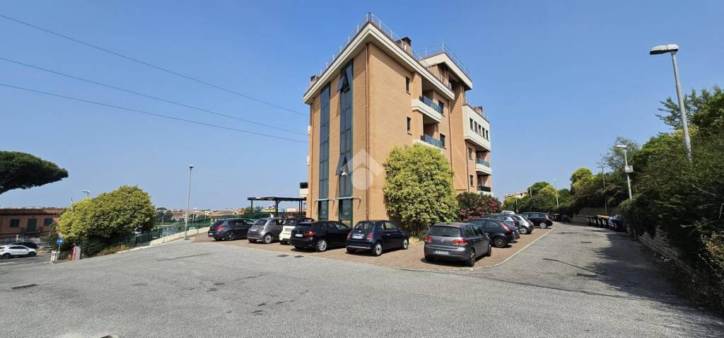 negozio in vendita a Roma in zona Osteria del Curato