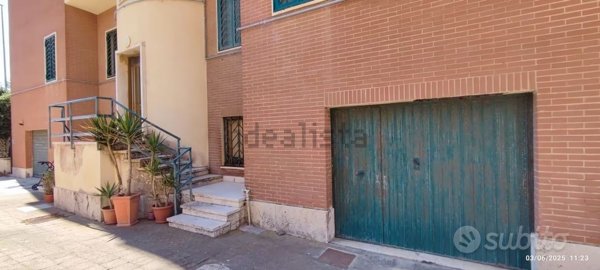 locale di sgombero in vendita a Roma in zona Ostia