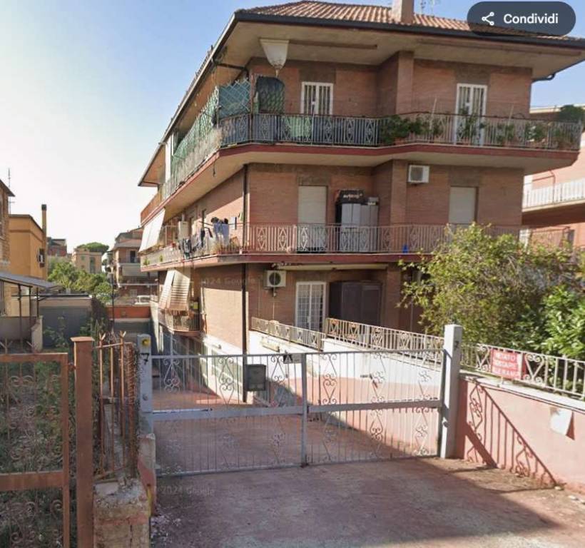 appartamento in vendita a Roma in zona Torre Angela