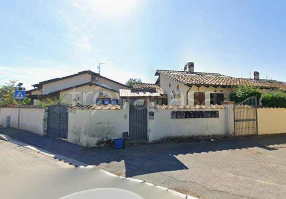 casa indipendente in vendita a Roma in zona Infernetto