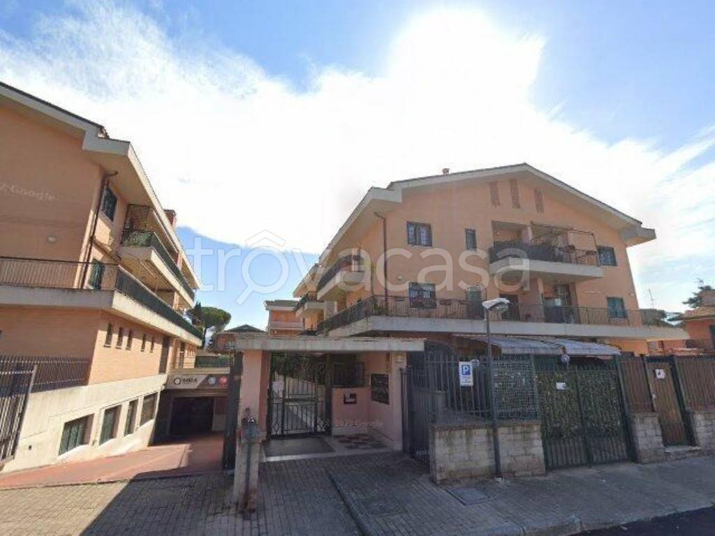 appartamento in vendita a Roma in zona Casal Morena