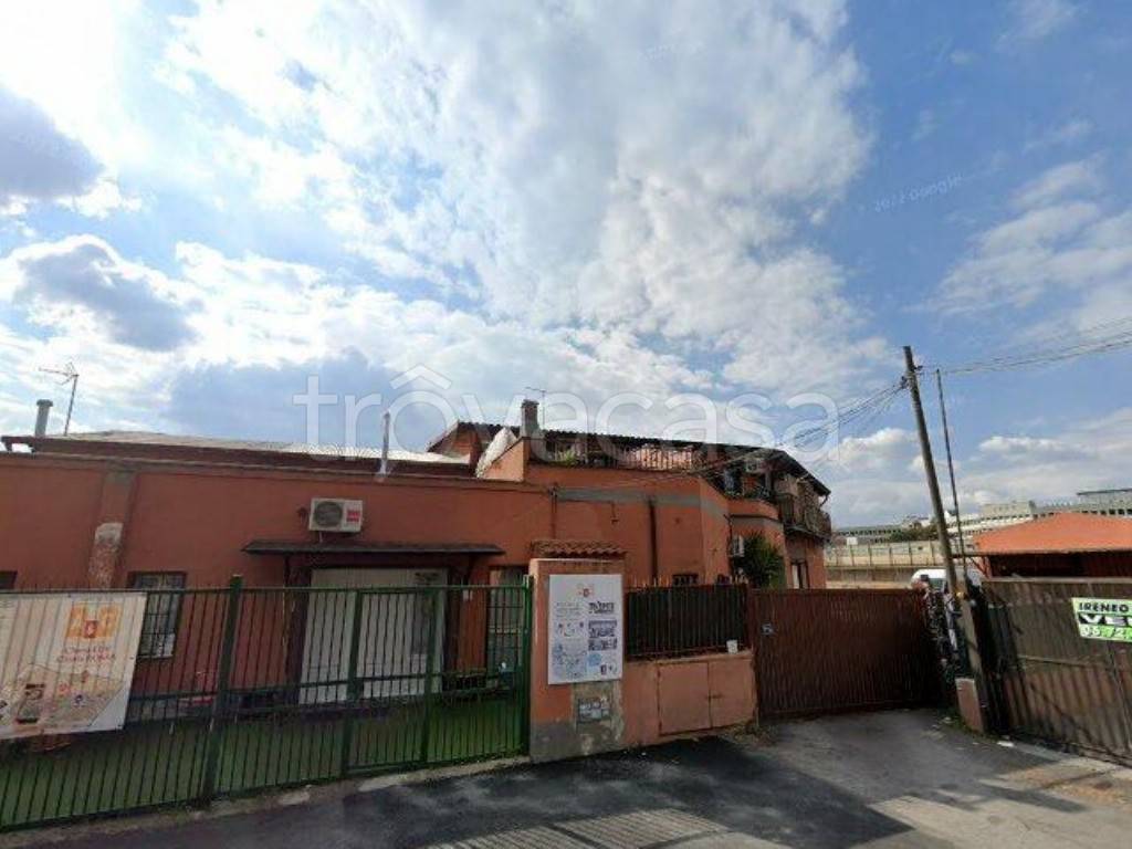 negozio in vendita a Roma in zona Casal Morena